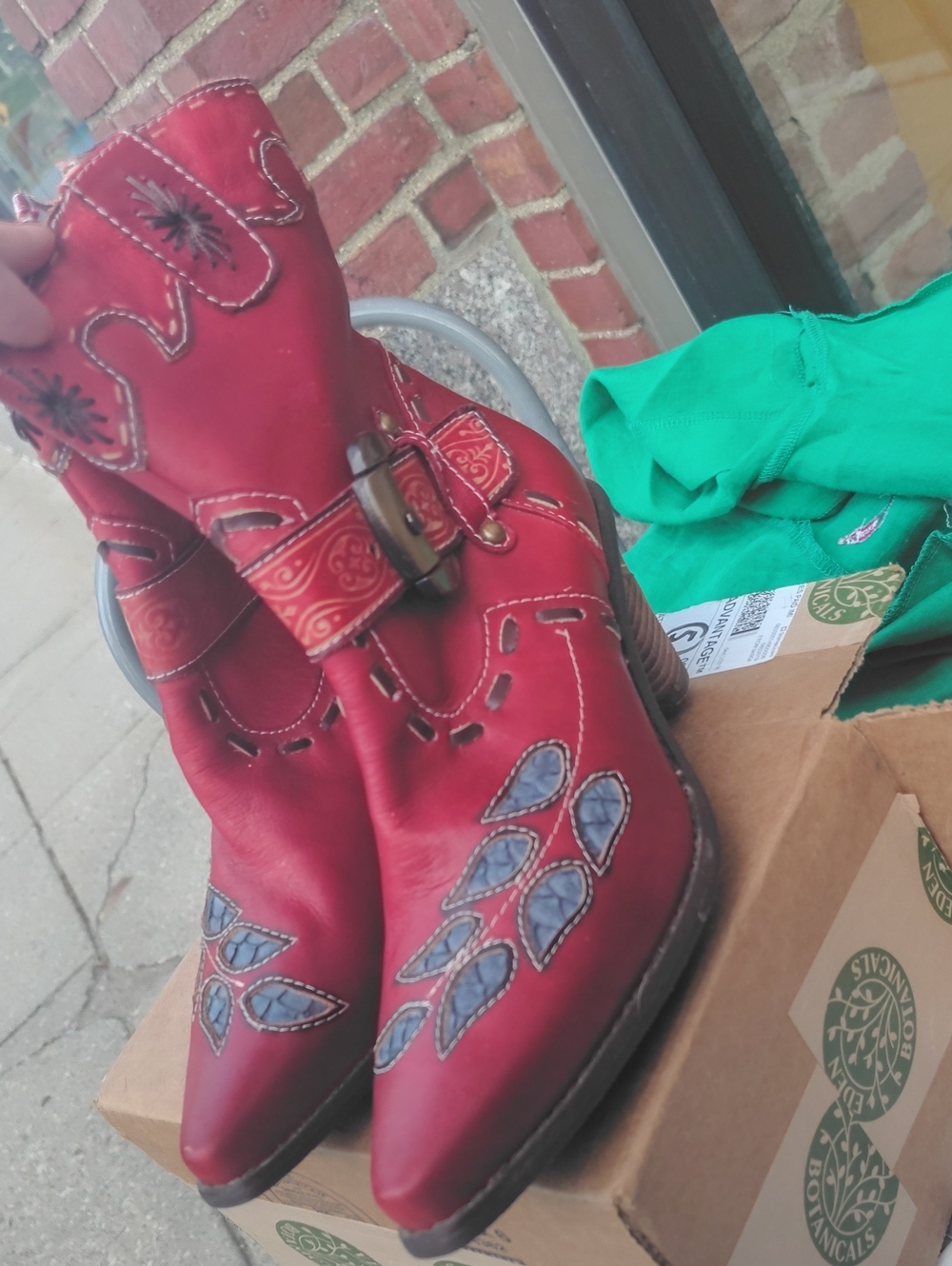 Spring Step Fresno Sz 8 (38) Embroidered Red Leather Cowboy Style Ankle Boots